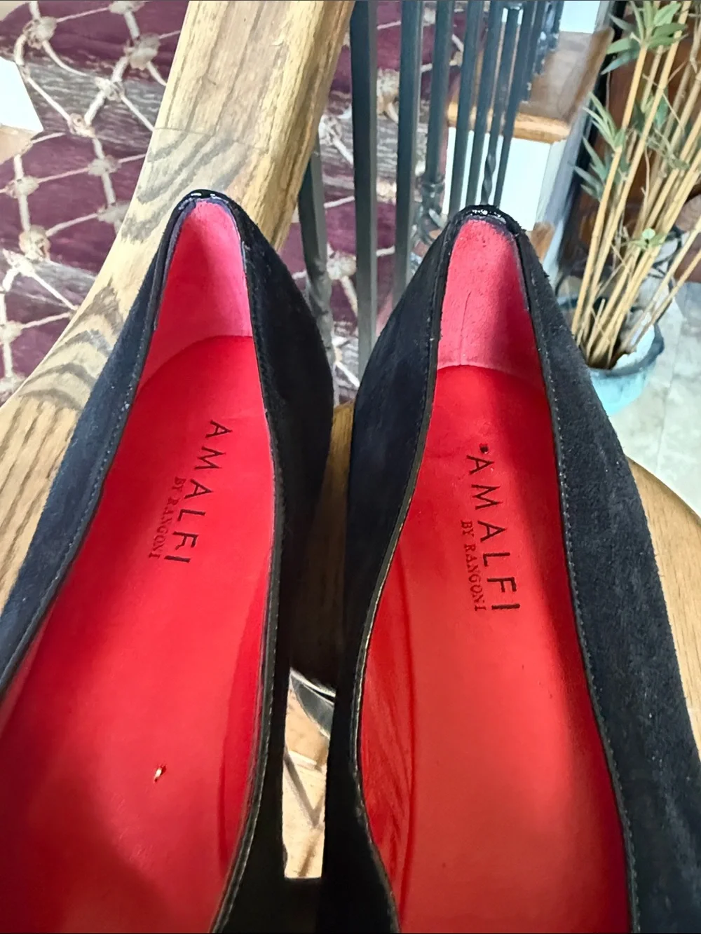 AMALFI by RANGONI ladies black Swede pumps made in Italy size 8